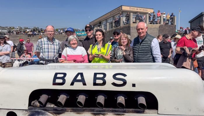 'Babs' is back with a crowd-pleasing roar and a celebratory re-run over Pendine Sands